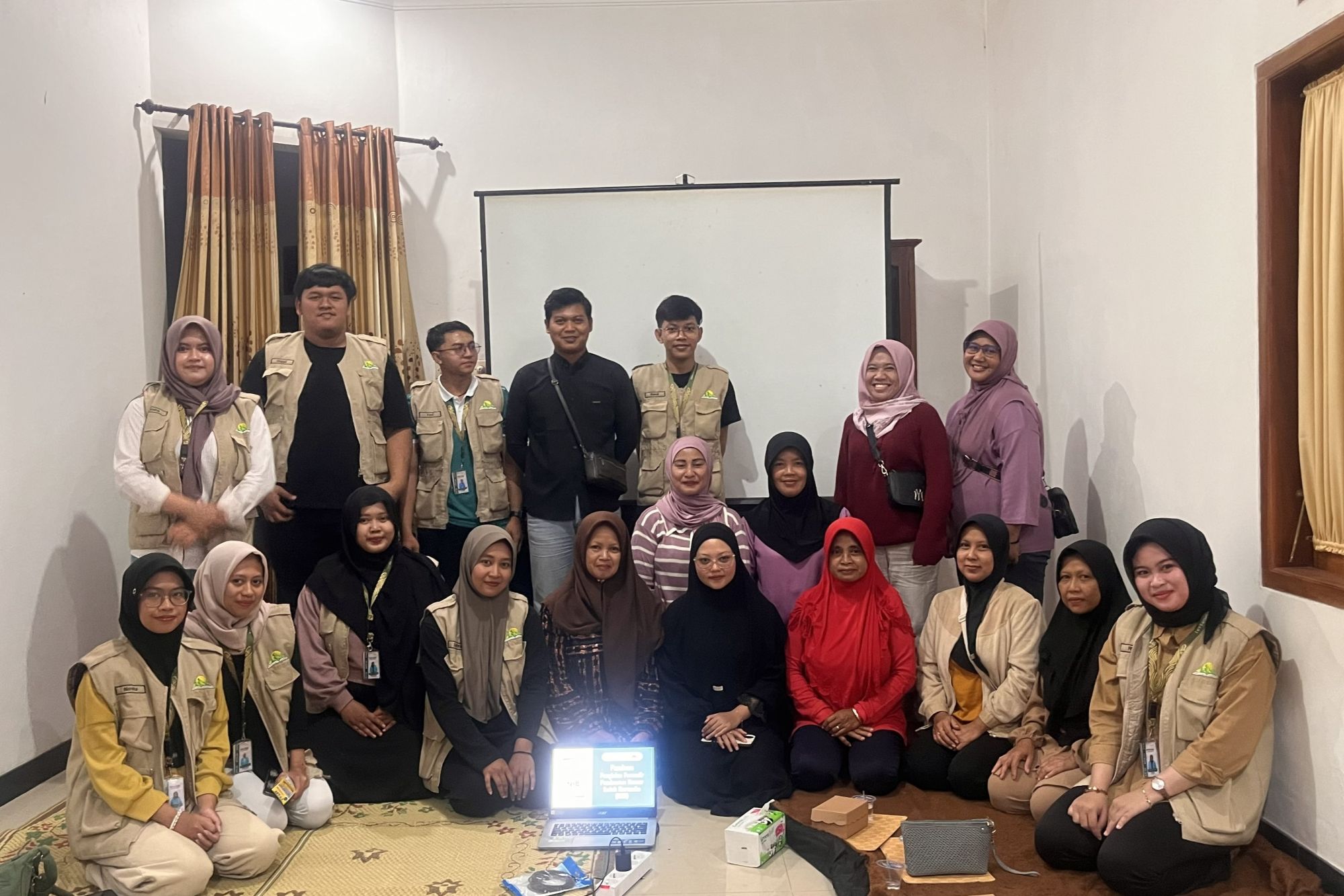 SINERGI KKN UNS TINGKATKAN ANTUSIASME UMKM DESA CAMPURSARI URUS NIB DEMI LEGALITAS USAHA